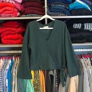 Texture & Thread green long sleeve v neck tie waist top size S